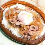 レンジで温泉卵！豚こま肉で作るシンプルな豚丼♪